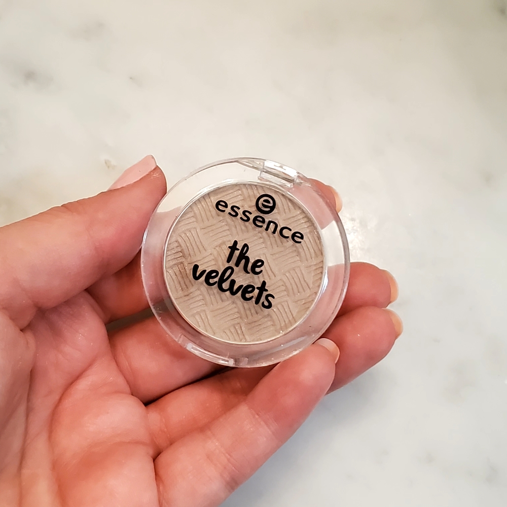 Essence The Velvets Eyeshadow